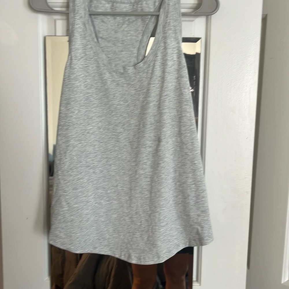 Workout top never worn lululemon